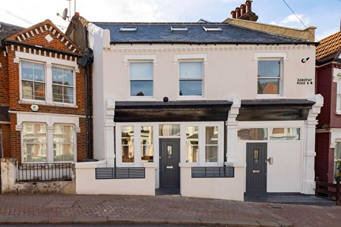 2 Bedroom Flat To Rent In Dorothy Road, Battersea, London, SW11