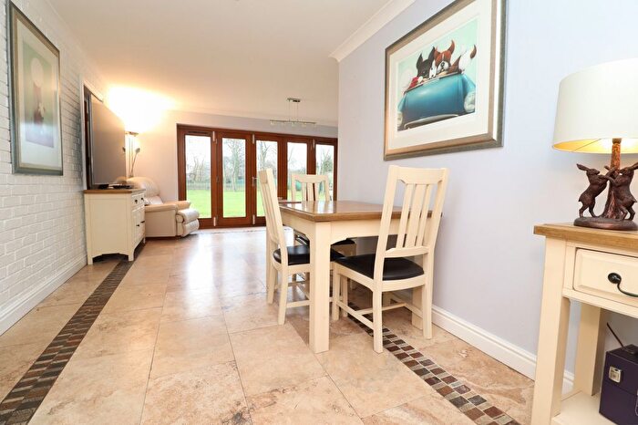 6 Bedroom Detached House For Sale In Wood Lane, South Hykeham, Lincoln, LN6