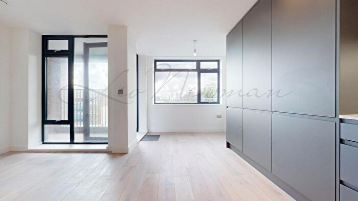 2 Bedroom Flat To Rent In Caroline Street, Limehouse, E1