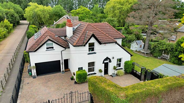 4 Bedroom Detached House For Sale In Chapel Lane, Willington, MK44