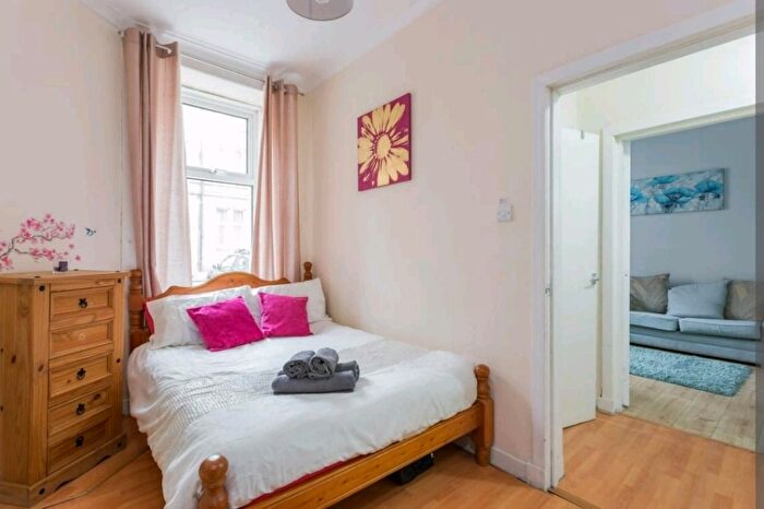 1 Bedroom Flat To Rent In Smithfield Street, Gorgie, Edinburgh, EH11
