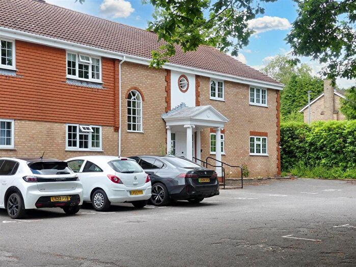 1 Bedroom Flat For Sale In St. Barnabas Court, Crawley, RH10