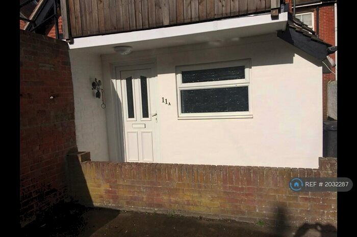 1 Bedroom Flat To Rent In Pier Street, Lee On Solent, PO13