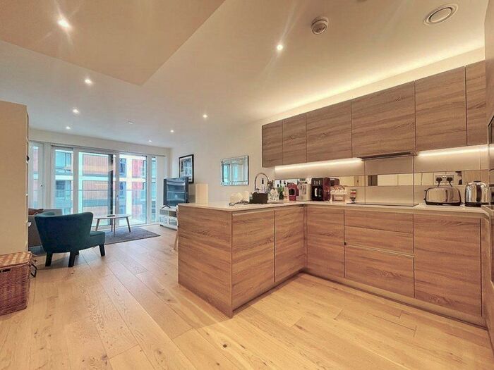 2 Bedroom Flat To Rent In Deveraux House, Duke Of Wellington Avenue, Woolwich, London, SE18