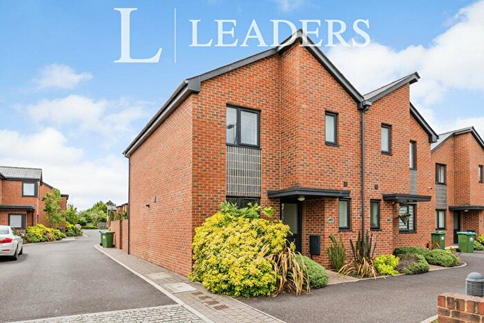 3 Bedroom End Of Terrace House To Rent In Portsmouth Road, Southampton, SO19