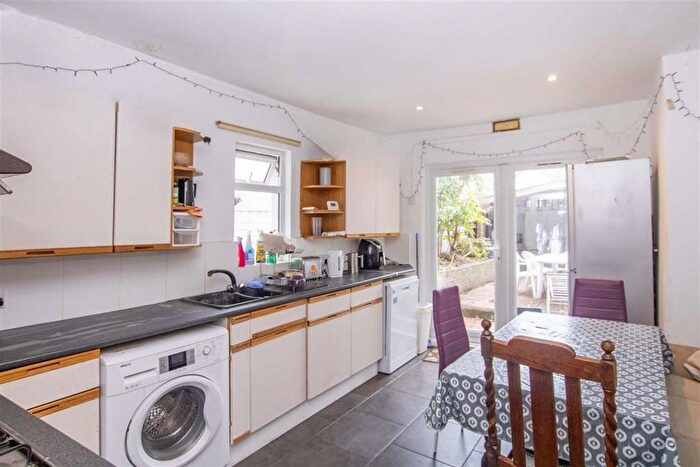 3 Bedroom Flat To Rent In Stanley Road, Teddington, TW11