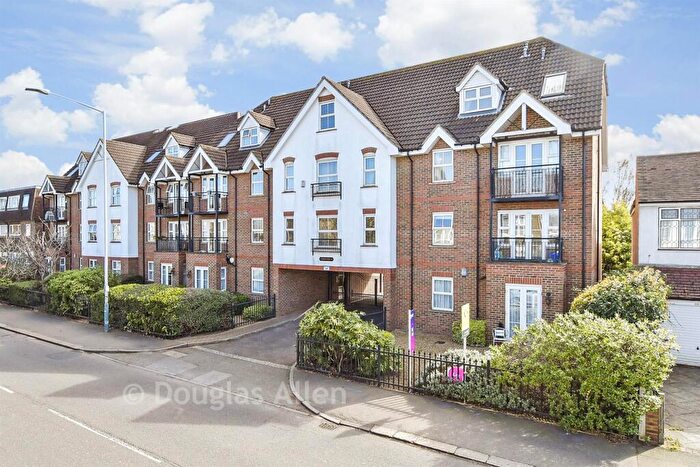 2 Bedroom Flat For Sale In Heath Park Road, Gidea Park, Essex, RM2