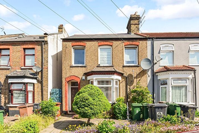 2 Bedroom Flat For Sale In Ainslie Wood Road, Chingford, E4