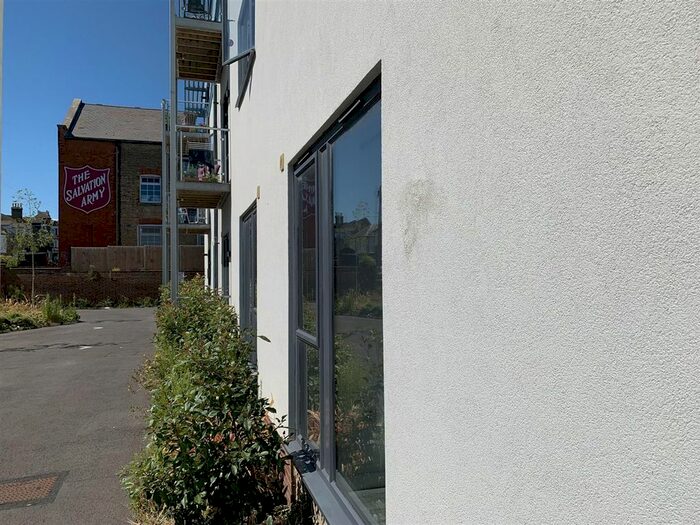 2 Bedroom Flat To Rent In High Street, Ramsgate, CT11