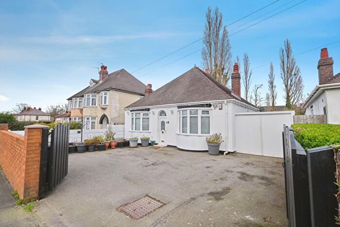 3 Bedroom Bungalow For Sale In Stafford Road, Wolverhampton, West Midlands, WV10