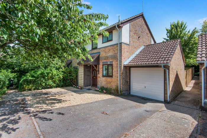 2 Bedroom Semi-Detached House To Rent In Lowden Close, Winchester, SO22