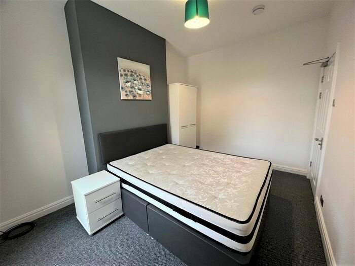 1 Bedroom Flat To Rent In De La Pole Avenue, Hull, HU3