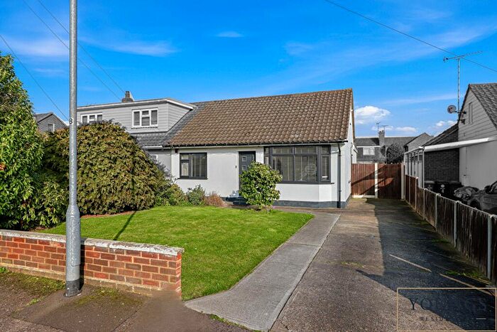 3 Bedroom Semi-Detached Bungalow For Sale In Nutcombe Crescent, Rochford, SS4
