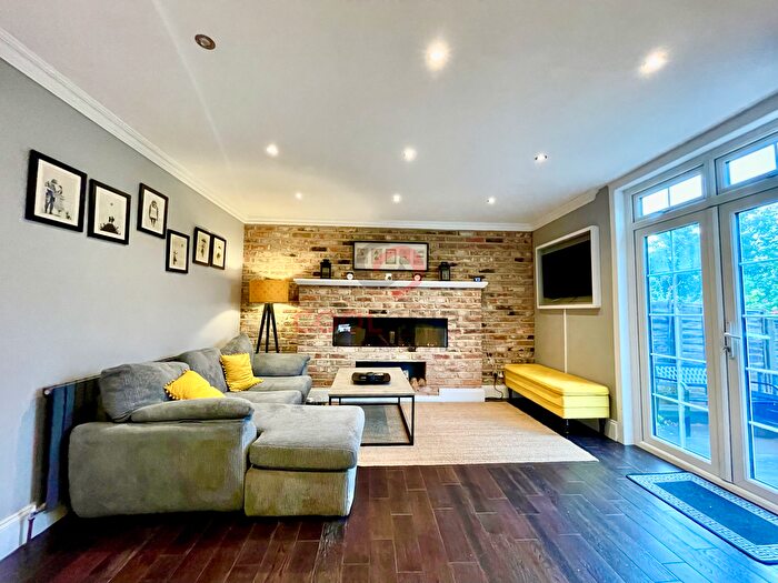 4 Bedroom Semi-detached House To Rent In Blessbury Road, Edgware, HA8