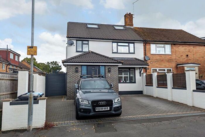 4 Bedroom Semi-Detached House To Rent In Pulleys Close, Hemel Hempstead, HP1