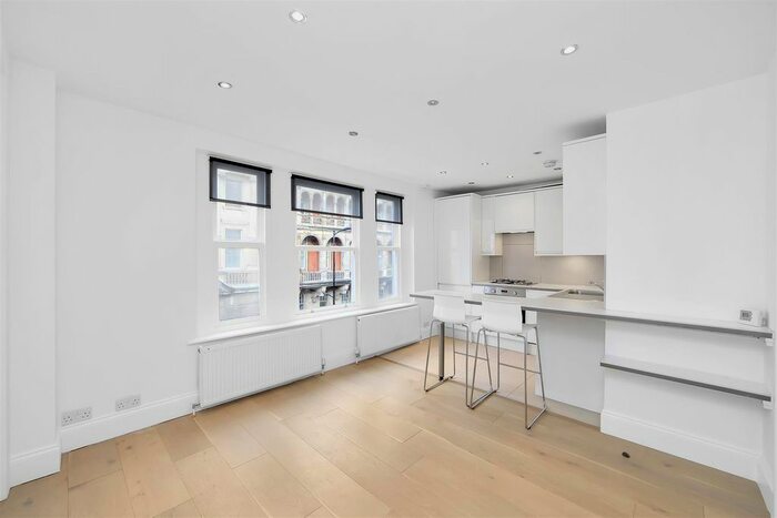 2 Bedroom Flat To Rent In Praed Street, London, W2