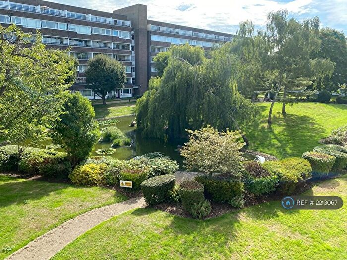 2 Bedroom Flat To Rent In Fair Acres, London, BR2