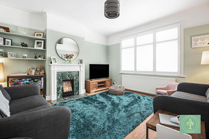3 Bedroom Semi-Detached House For Sale In Wellington Road, Bush Hill Park, Enfield, EN1
