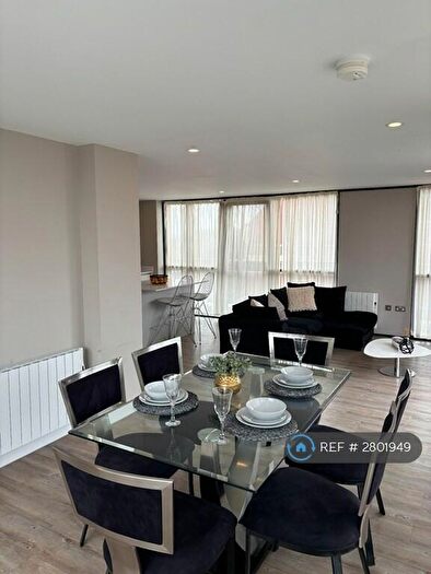 3 Bedroom Flat To Rent In Queens Dock Avenue, Hull, HU1
