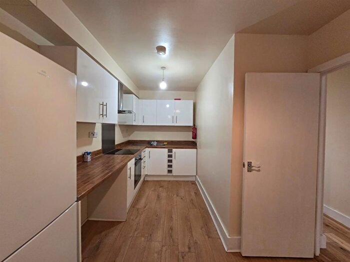 2 Bedroom Flat To Rent In Catford Hill, London, SE6