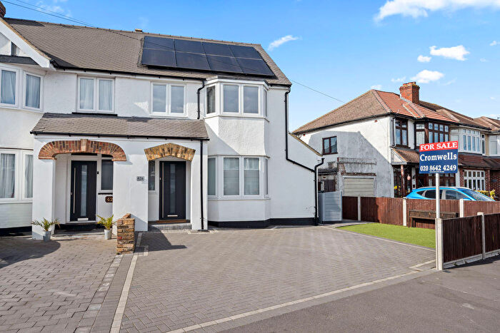 4 Bedroom End Of Terrace House For Sale In Henley Avenue, Sutton, SM3