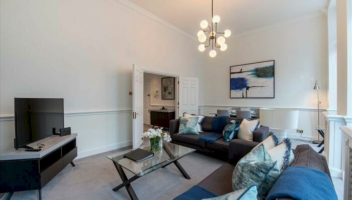 2 Bedroom Flat To Rent In Lexham Gardens, London, W8