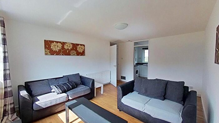 2 Bedroom Flat To Rent In Calder Crescent, Edinburgh, Midlothian, EH11