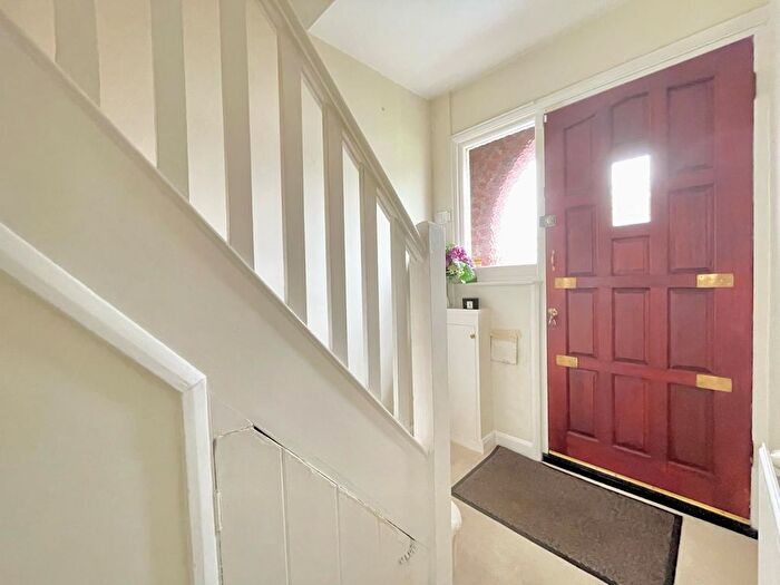 3 Bedroom Semi-Detached House To Rent In Somerset Avenue, Luton, LU2