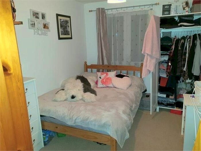 2 Bedroom Flat To Rent In Blackburn Way, Hounslow, TW4