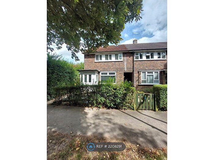 Studio To Rent In Gateshead Road, Borehamwood, WD6