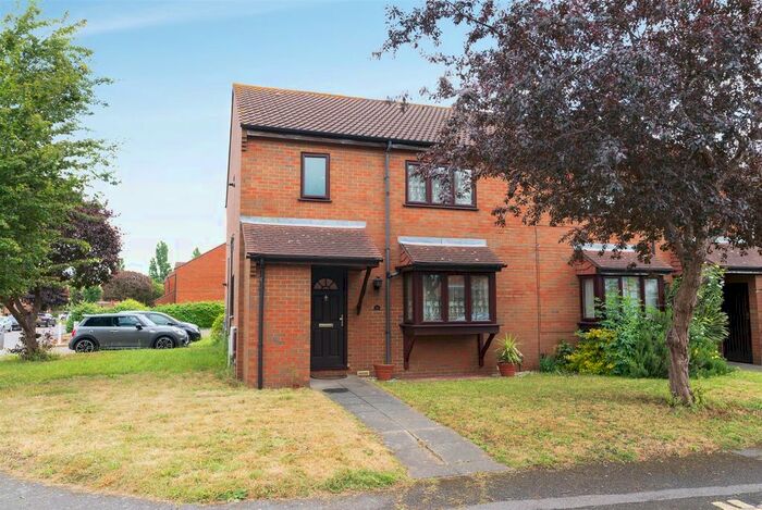 1 Bedroom Semi-Detached House To Rent In Boltons Lane, Harlington, UB3