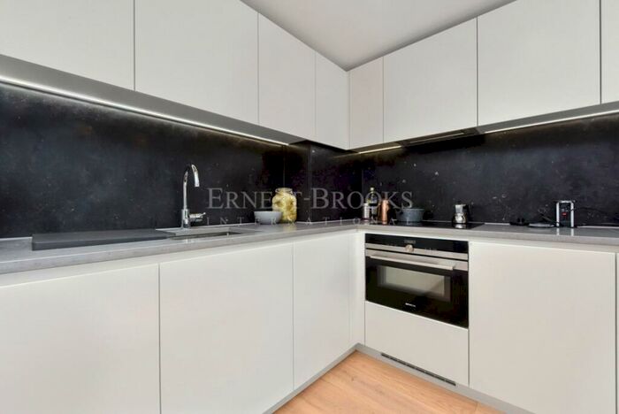 1 Bedroom Apartment To Rent In Landmark Pinnacle, Canary Wharf, E14