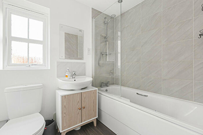 2 Bedroom Semi-Detached House For Sale In Keel Drive, Grove, OX12