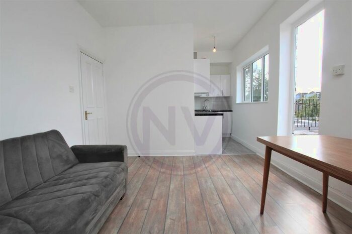 2 Bedroom Flat To Rent In Stroud Green Road, London, N4