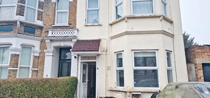 2 Bedroom Flat To Rent In Kings Road, London, E11