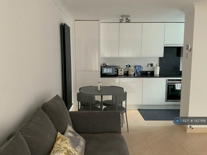 1 Bedroom Semi-Detached House To Rent In Harvesters, St. Albans, AL4