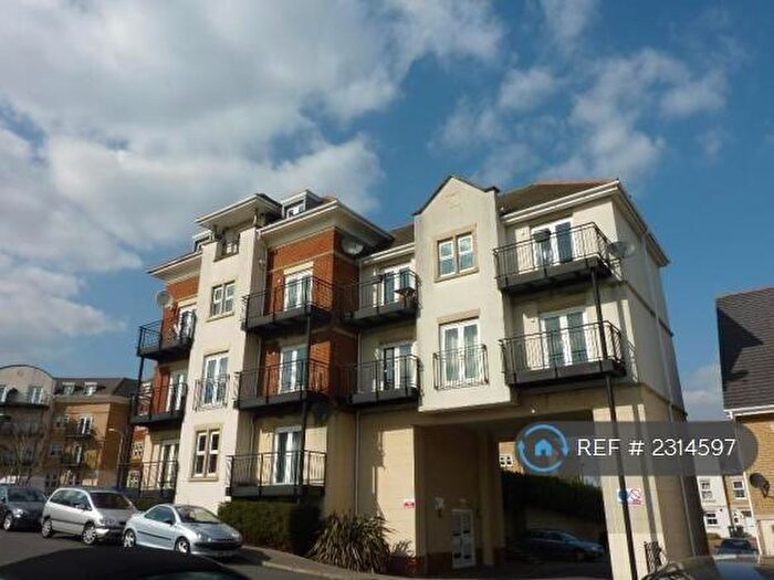2 Bedroom Flat To Rent In Critchley Avenue, Dartford, DA1