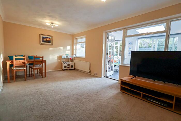 3 Bedroom End Of Terrace House For Sale In Calmore, Southampton, SO40