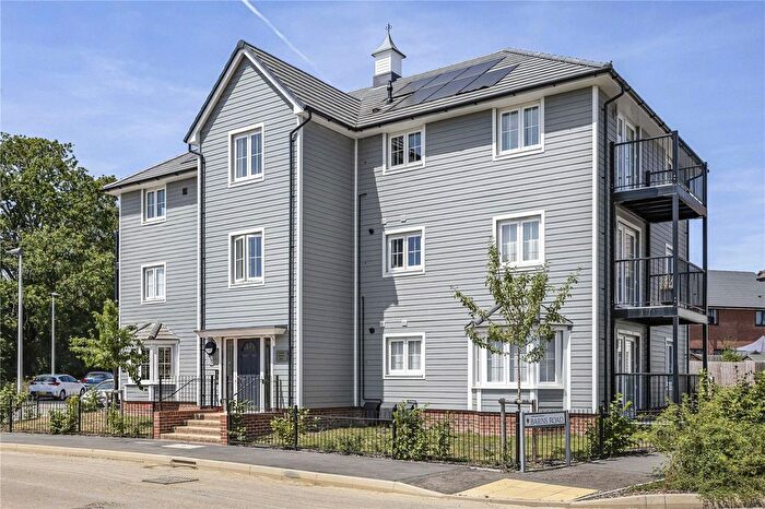 1 Bedroom Flat For Sale In Barns Road, Finchwood Park, Wokingham, Berkshire, RG40