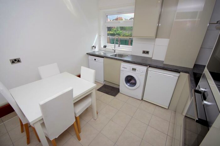 2 Bedroom Flat To Rent In Dollis Ave, Finchley, N3