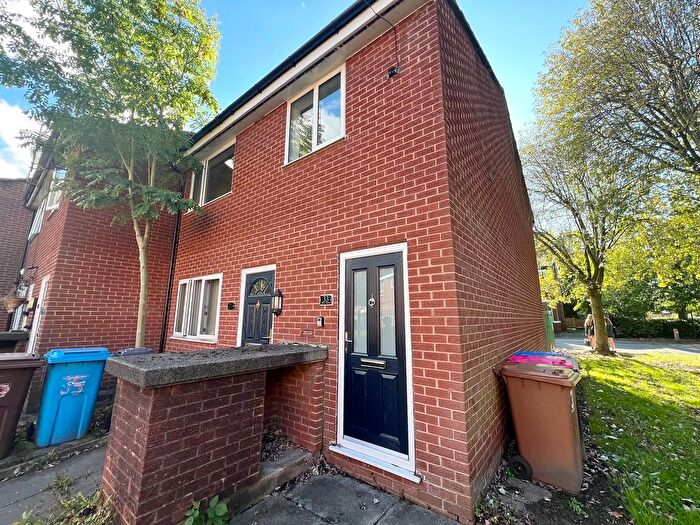 2 Bedroom Flat To Rent In New Lane, Manchester, M30