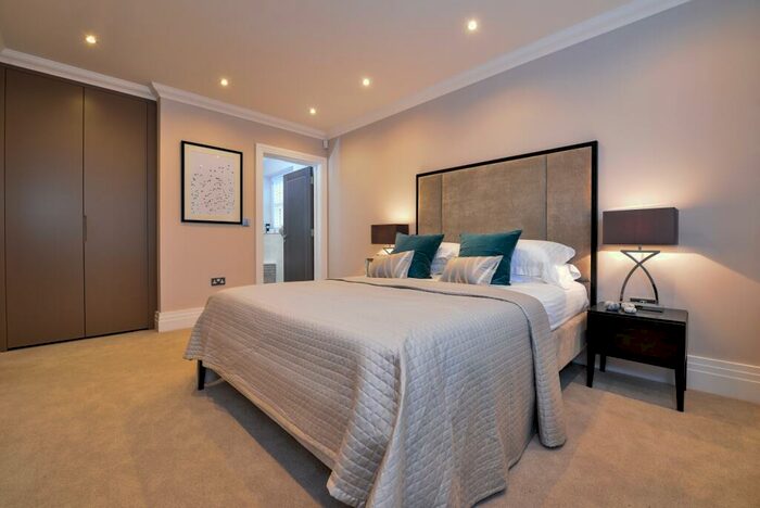 2 Bedroom Flat To Rent In Park Avenue Bromley, BR1