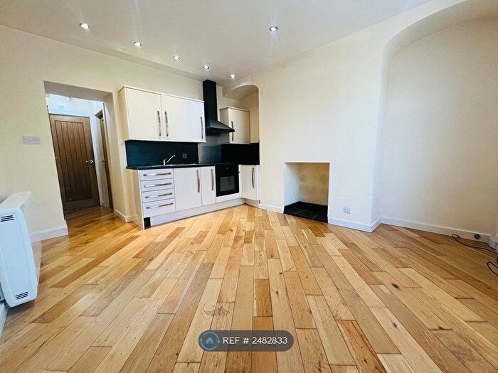 1 Bedroom Flat To Rent In Town Street, Stanningley, Pudsey, LS28