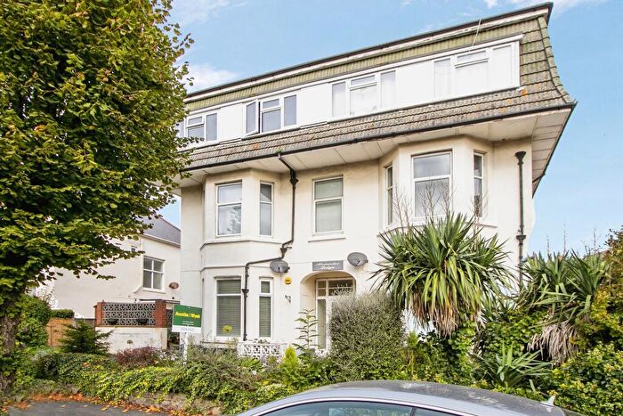 2 Bedroom Flat For Sale In Argyll Road, Bournemouth, Dorset, BH5