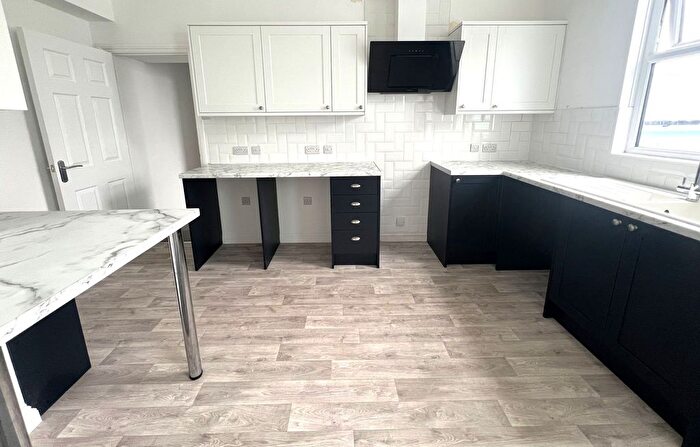 2 Bedroom Flat To Rent In Somerset Place, Teignmouth, TQ14