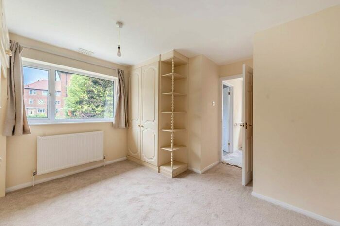 3 Bedroom Semi-detached House To Rent In Wychwood Way, Northwood, HA6