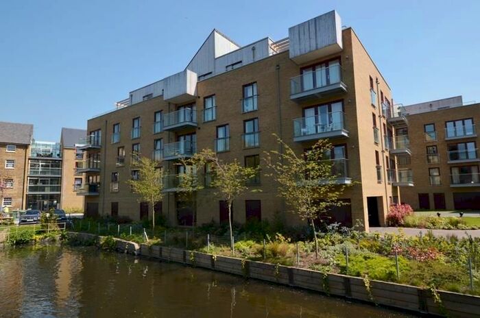 2 Bedroom Flat To Rent In Kings Mill Way, Uxbridge, UB9