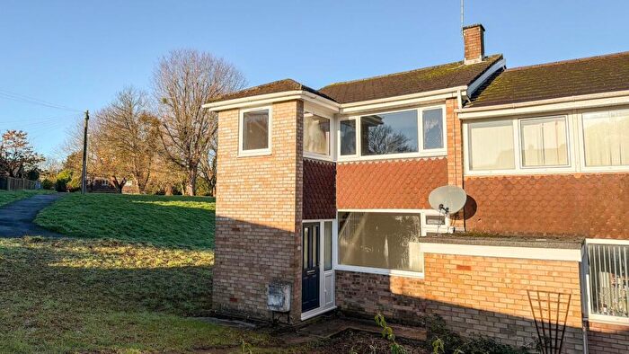 3 Bedroom End Of Terrace House To Rent In Oaktree Avenue, Pucklechurch, BS16