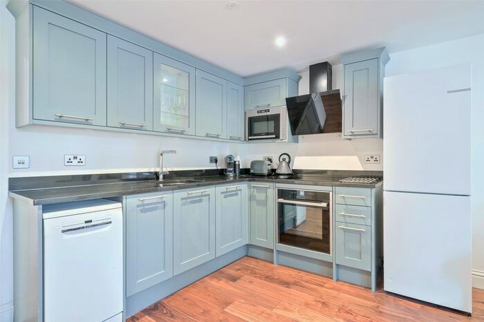 2 Bedroom Flat To Rent In Bagshot Road, Ascot, Berkshire, SL5