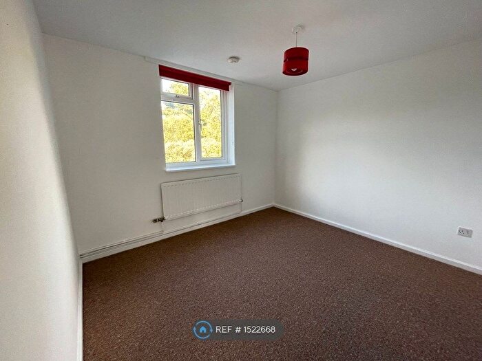 2 Bedroom Flat To Rent In Chates Farm Court, Brighton, BN2